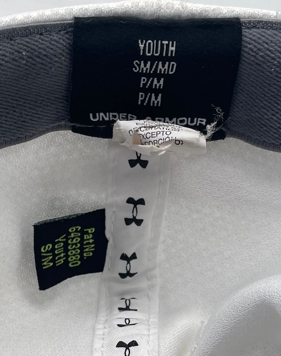 Under Armour Fitted Cap Bestickt Weiß Größe S/M Kinder