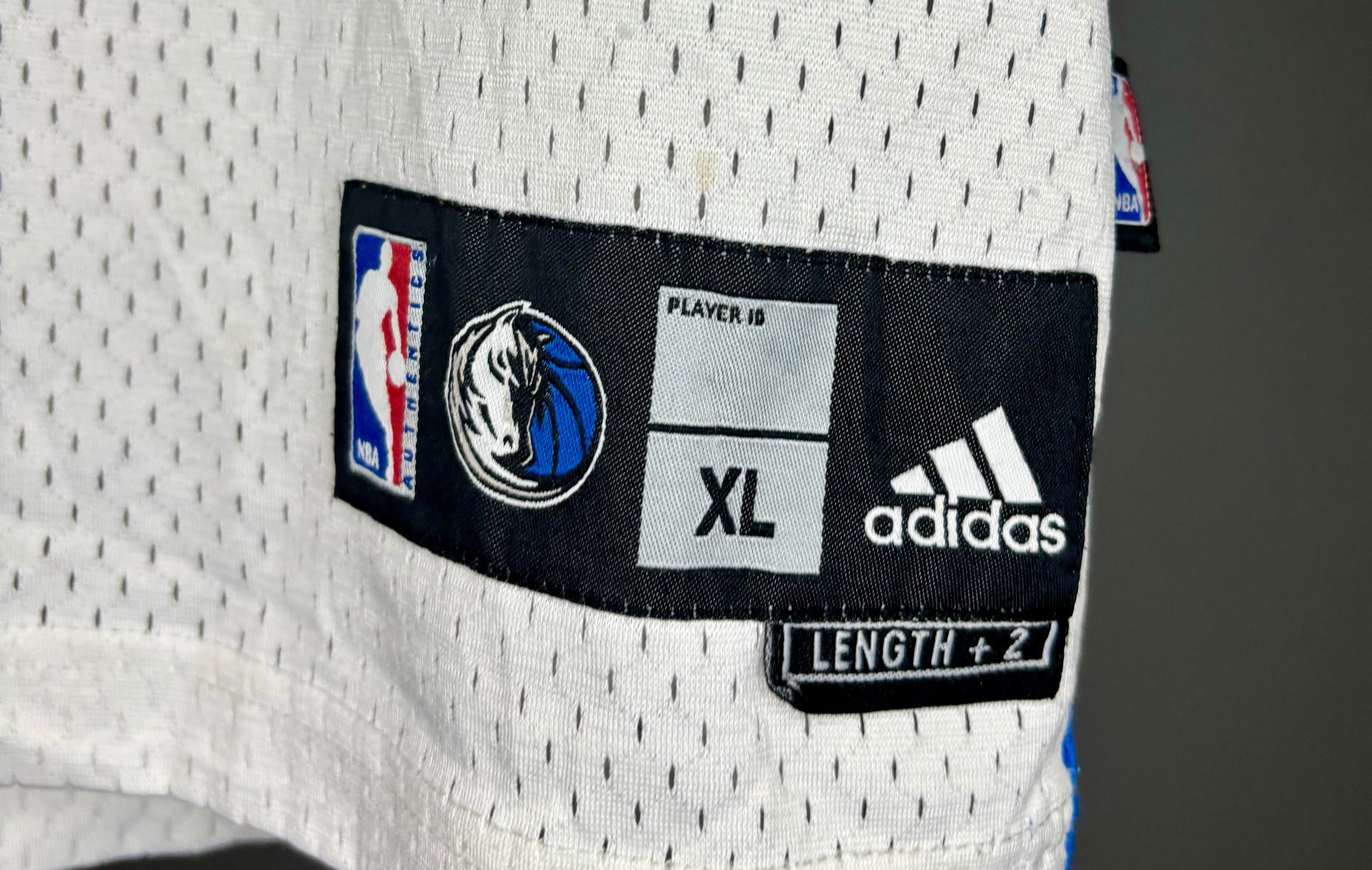 Adidas NBA Vintage Dallas Mavericks Jersey #5 Josh Howard Weiß Größe XL
