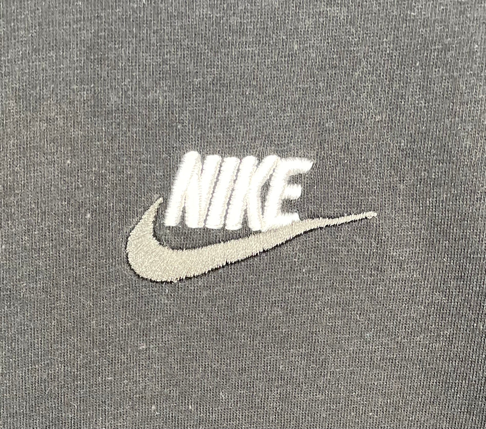 Nike T-Shirt Schwarz Bestickt Größe M